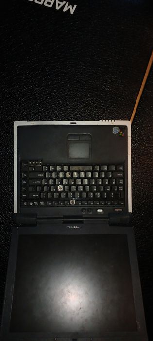 Retro laptopy, kolekcjonerskie, niektóre ponad 30 lat.