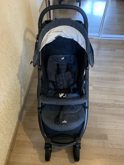 Срочно продам детскую коляску Joie