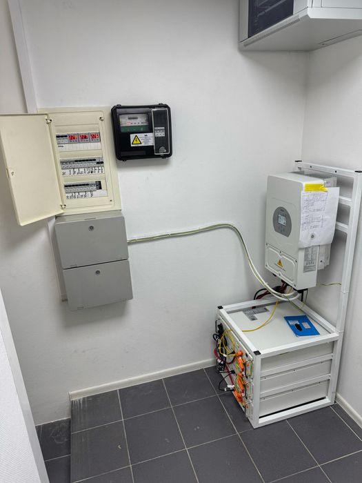 Встановлення інверторів , генераторів , станцій живлення  ДБЖ ИБП Deye