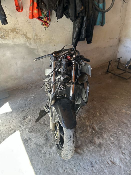 Honda cbr f4i по запчастинам або цілий