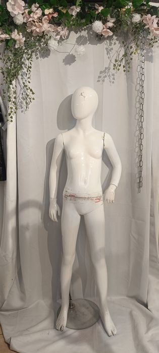 Manekin 150 cm dziecięcy pełnopostaciowy