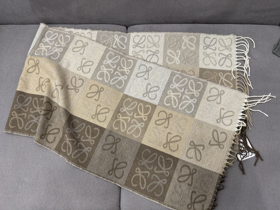 Стильний трендовий шарф Loewe