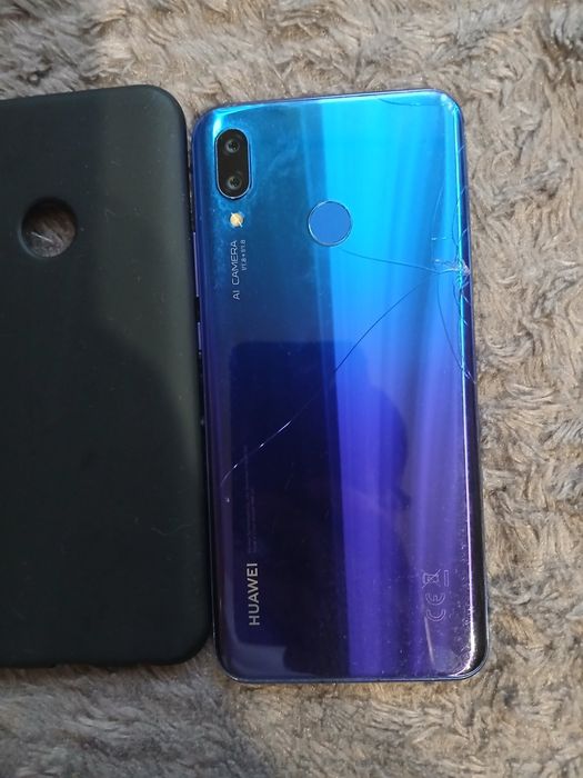 Телефон HUAWEI  nova 3