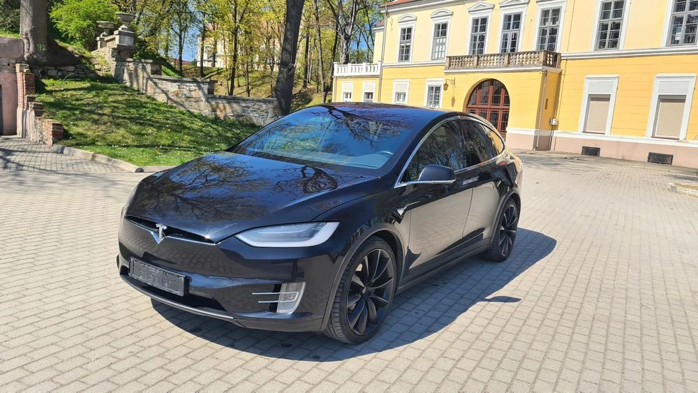 Tesla Model X Tesla Model X 75D z darmowym ladowaniem, CCS