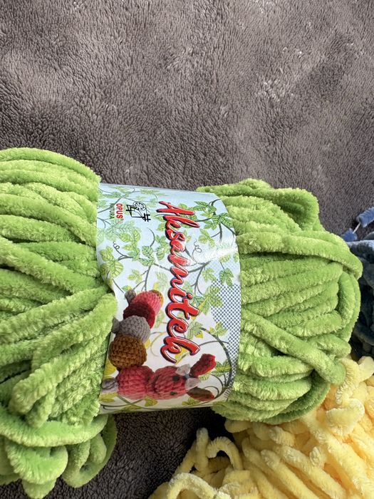 Włóczka pluszowa mix zestaw 615g