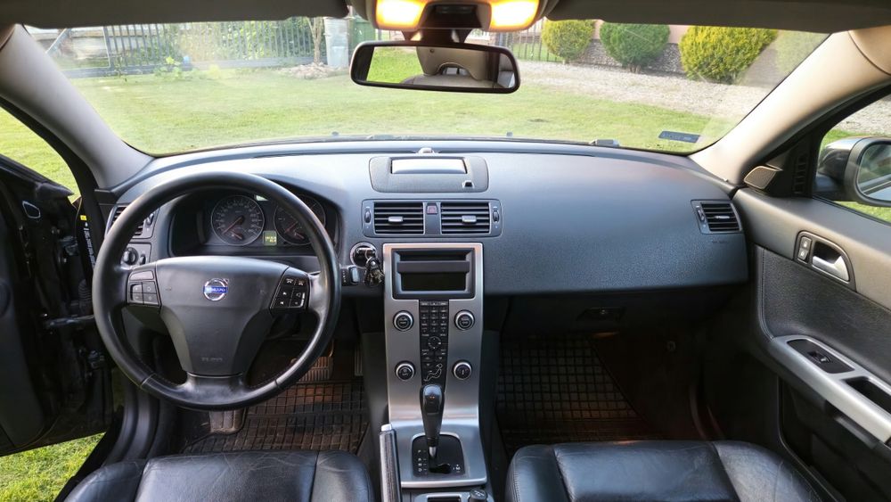 VOLVO V50 D5 momentum 180koni