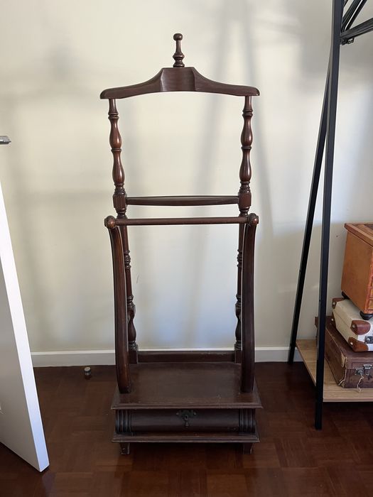 Camiseiro / bengaleiro