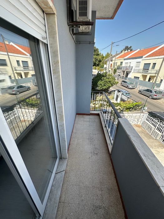Quarto para arrendar  corroios