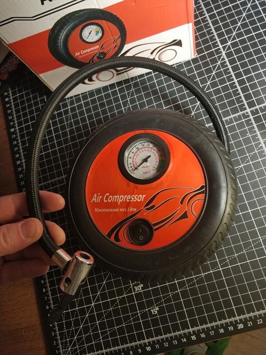 автомобільний компресор / насос на 3 атм