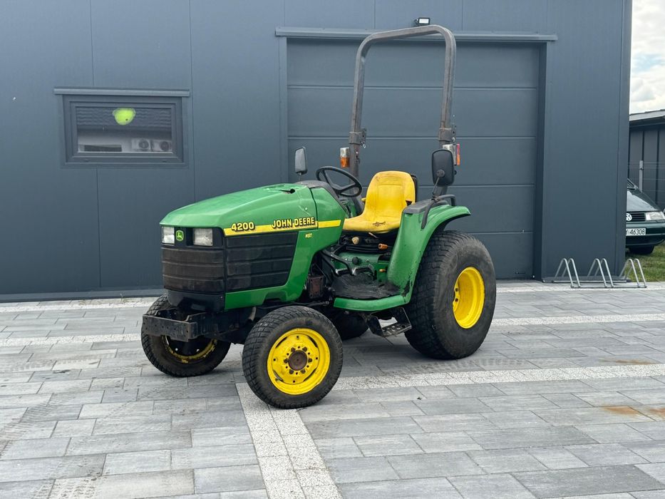 Sprzedam minitraktorek John Deere 4200 HST – Opony trawiaste