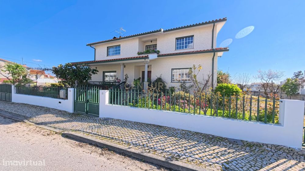 Moradia térrea T5 com 1600 m² de terreno em Fragosela - Viseu