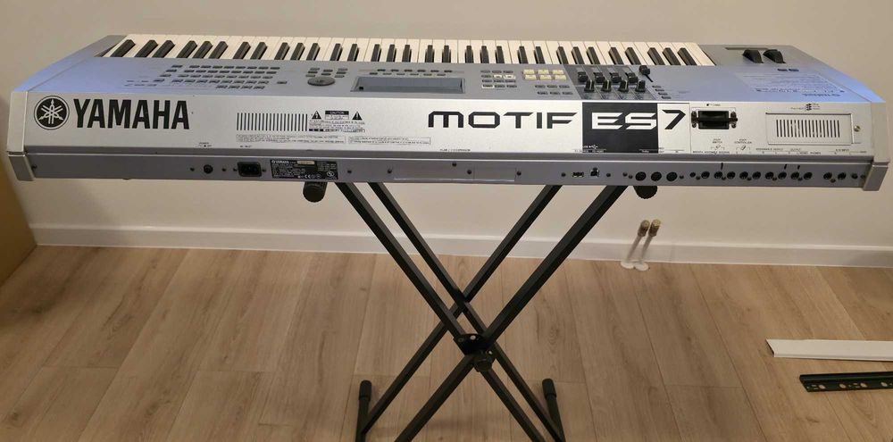 Yamaha Motif ES7 + Flight Case