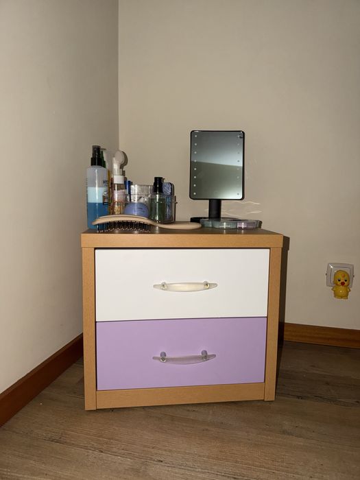 Cama beliche com cómoda