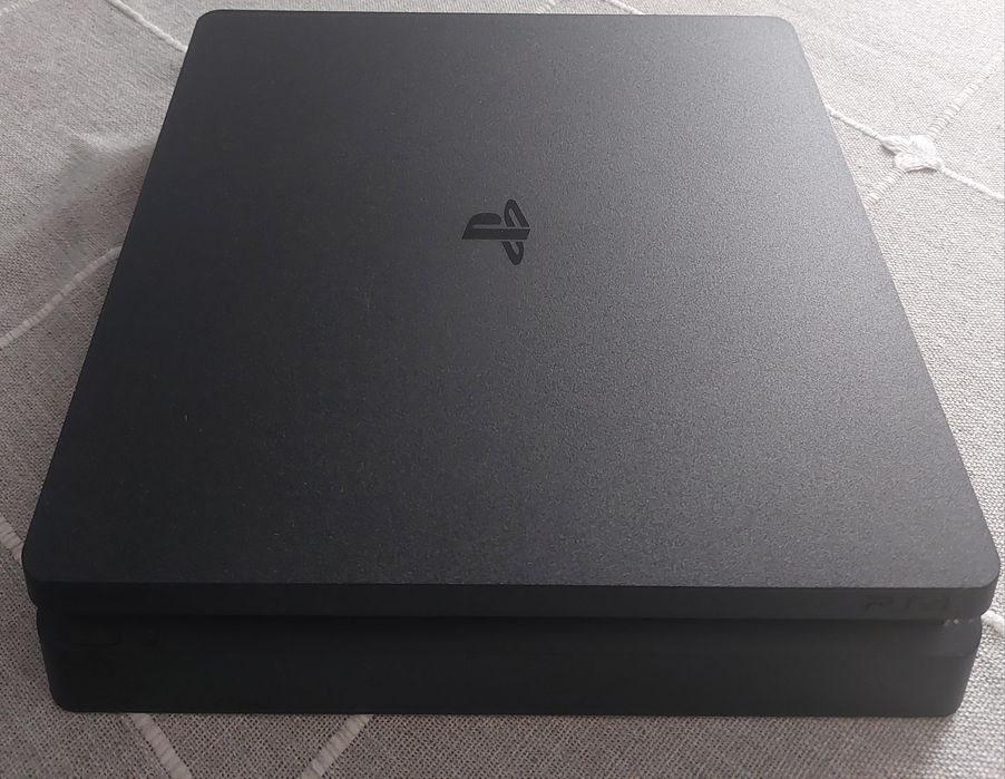 PlayStation 4 Slim 1TB w pełni sprawna