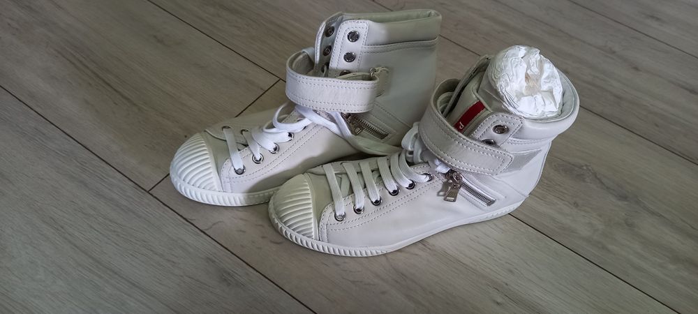Кросівки Prada високі