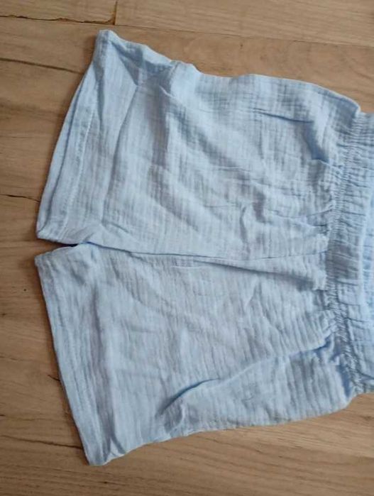 Komplet letni dla chłopca jasnoniebieski 130 koszulka i spodenki