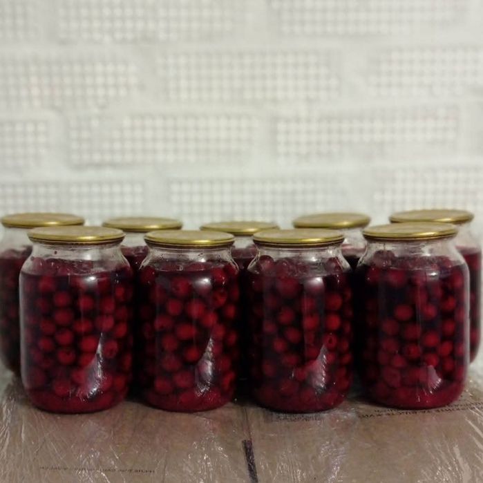 Вишня у власному соці