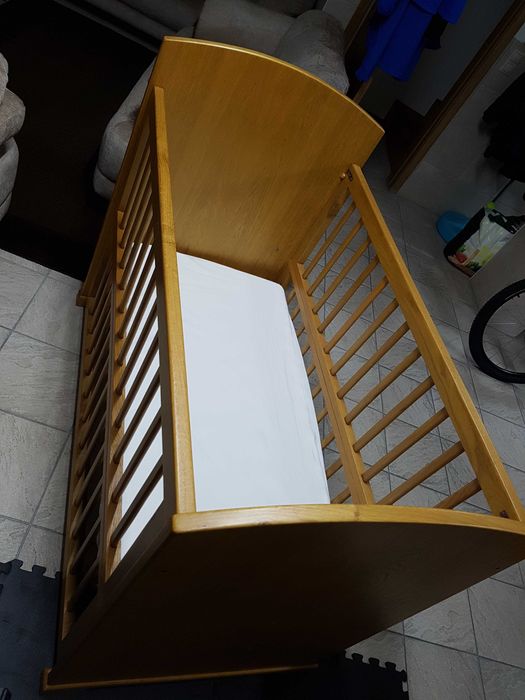 Cama de Bebé (única, não se compra em lojas)