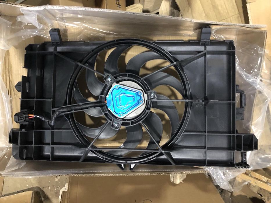 Вентилятор в сборе диффузор Tesla Model 3 2017-2021 1077084-00-E