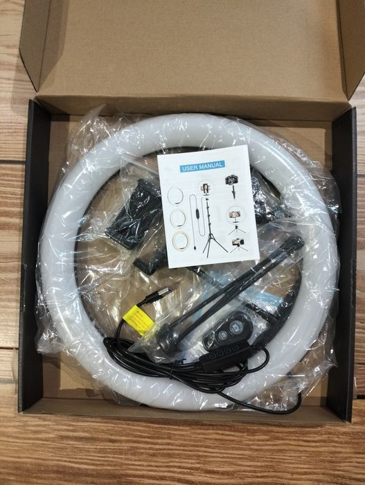 Кільцева лампа со штативом