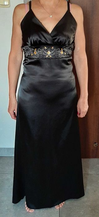 Długa czarna sukienka