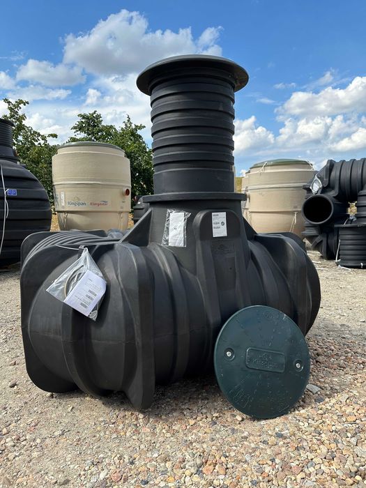 Zbiornik KINGSPAN 3000 L – płaski, trwały, idealny na każdą posesję!