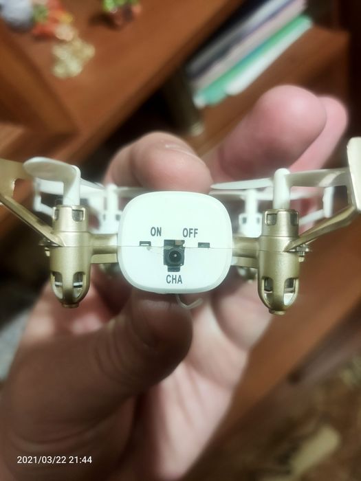 Квадрокоптер JXD 512V с камерой и дистанционным управлением
