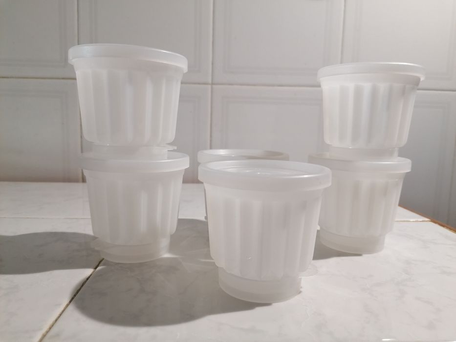Copos para gelados da marca Tupperware