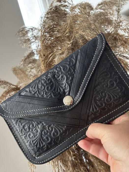 Skórzany tłoczony granatowy navy boho etno tribal nomad style portfel z Maroka