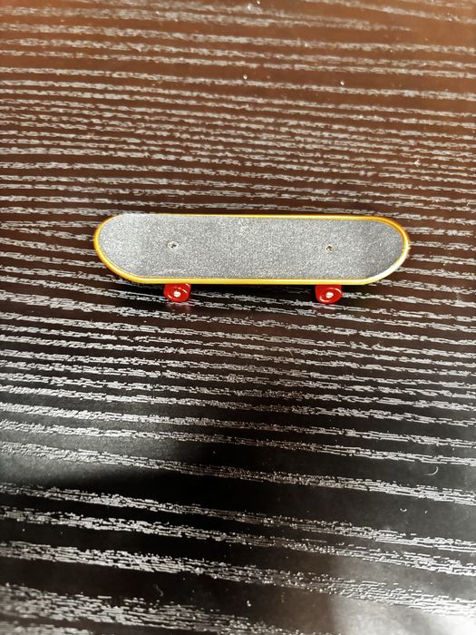 Mala deska skateboardowa do zabawy