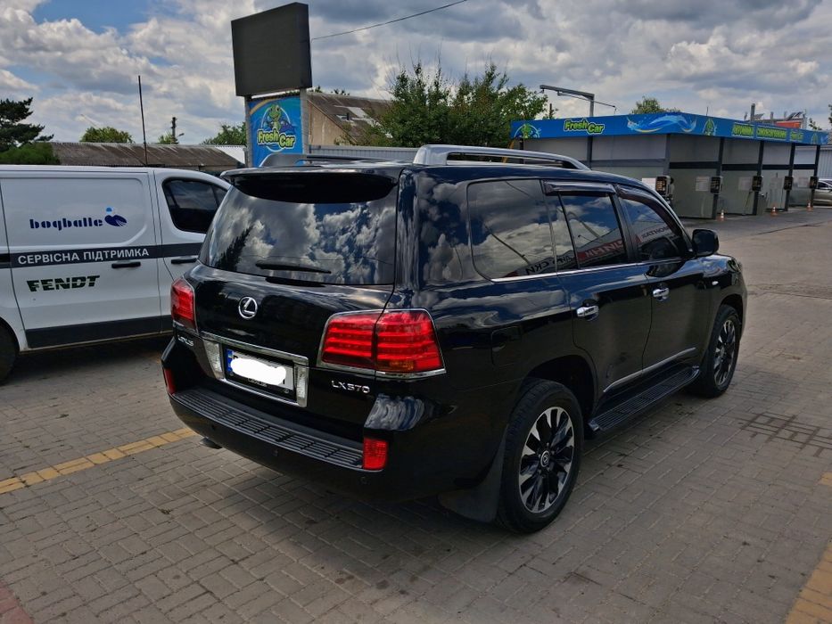 Lexus LX570 в гарному стані Торг є