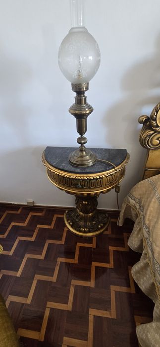 Cama e mesas de cabeceira neobarroco