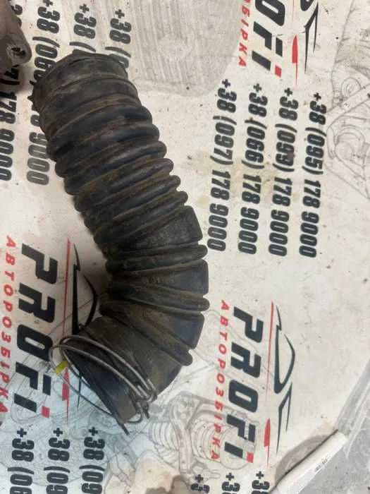 Патрубок впуска воздуха Toyota Hilux (Хайлюкс) 2016-2024.