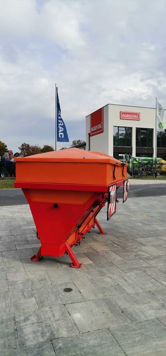 Piaskarka wałowa 550l 900kg hydrauliczna zawieszana AGROSTAL