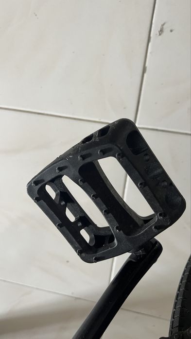 Bmx com rodas de 20”