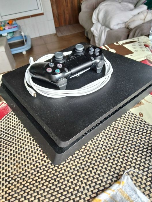PlayStation 4 com pouco uso ...