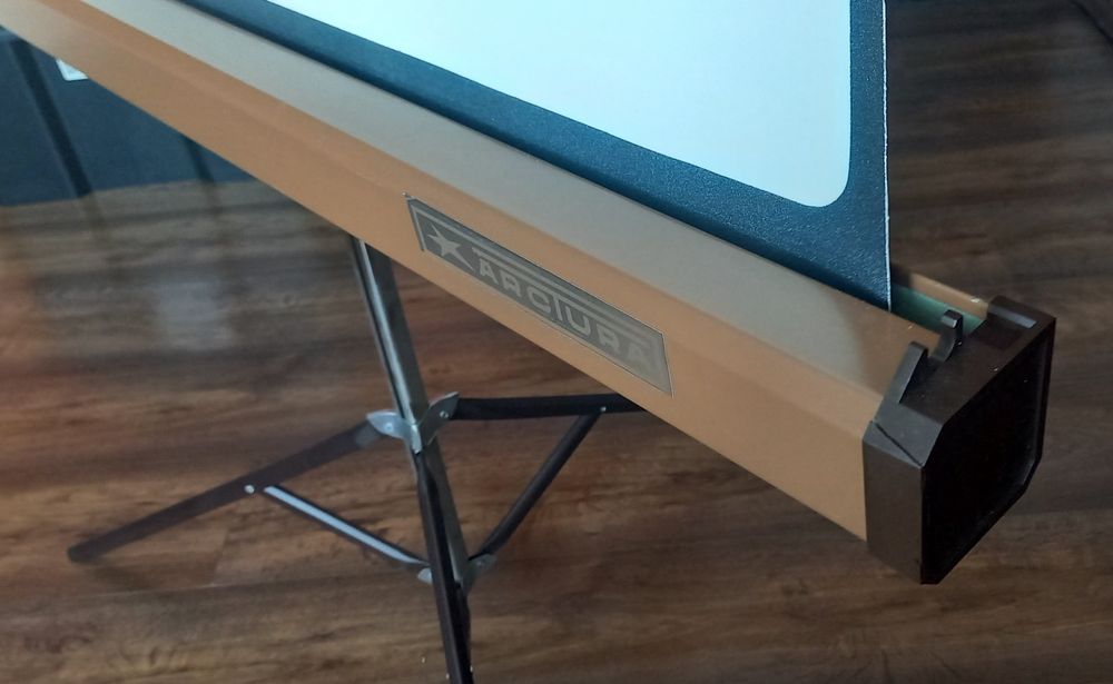 Retro ekran projekcyjny stojak tło rzutnika, projektor