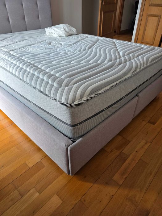 Cama de casal com colchão