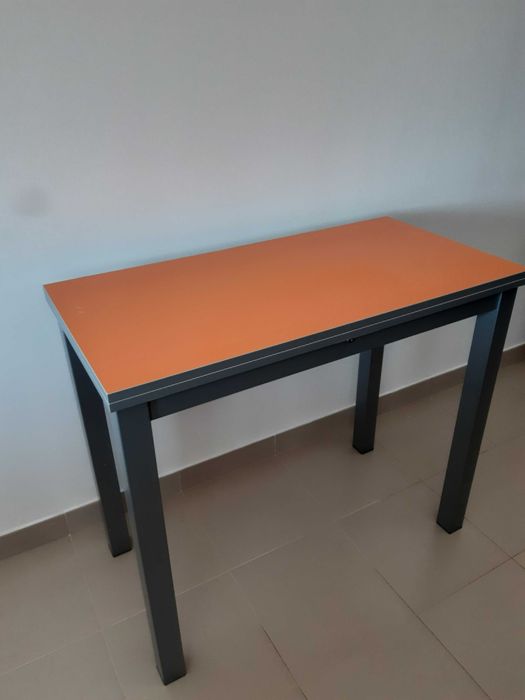 Mesa de cozinha em bom estado dobravel