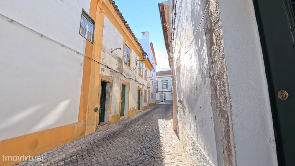 Apartamento para renovação total no centro histórico de Portalegre