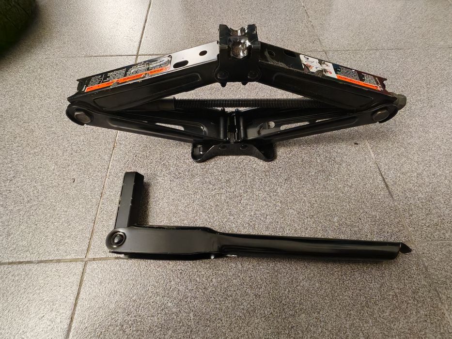 Kit pneu+macaco Chevrolet Captiva