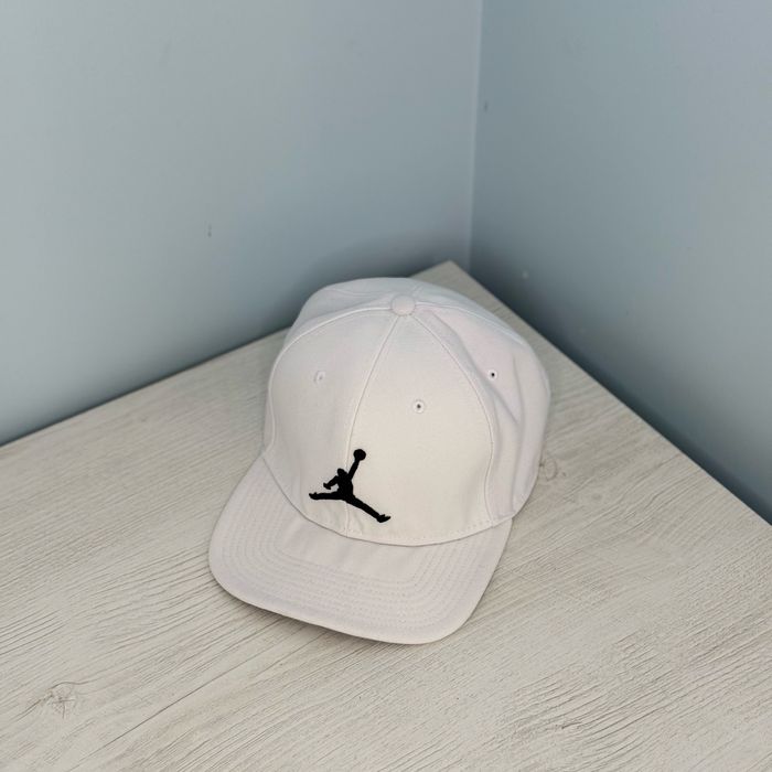 Кепка Nike Pro Jumpman Snapback White AR2118-101