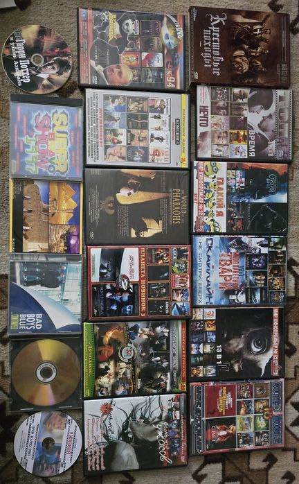 DVD та CD диски з фільмами та мультфільмами