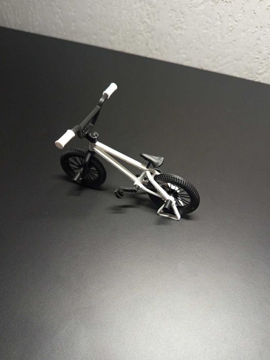 1:9 Model BMX Rower