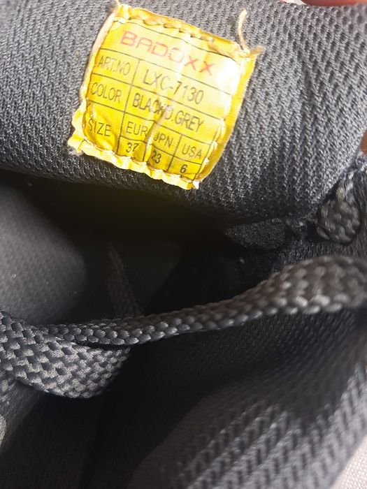 Чорні шкіряні кросівки для підлітка 37 розміру