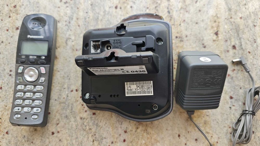 Telefon bezprzewodowy PANASONIC KX-TCD21-OPDT -uszkodzony