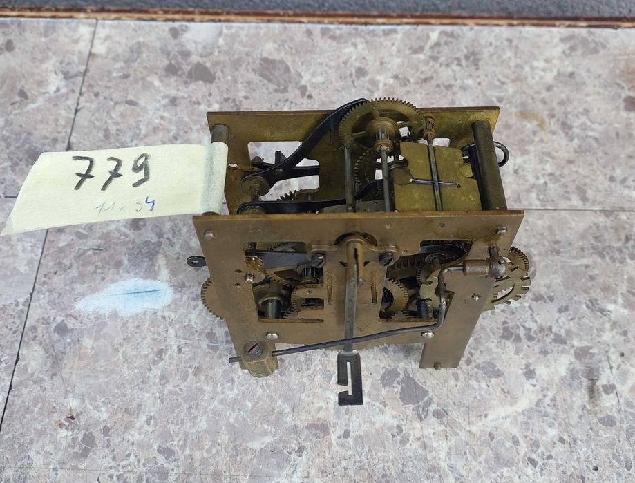 779 Mechanizm starego zegara ściennego Junghans 1918 do czyszczenia