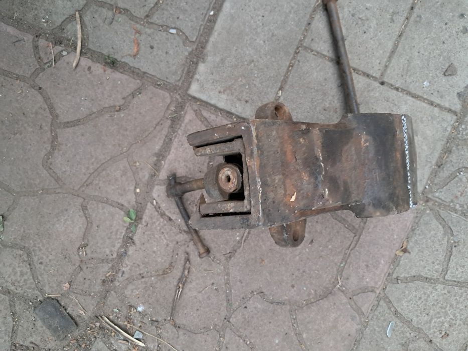 Тиски слесарные 100 мм