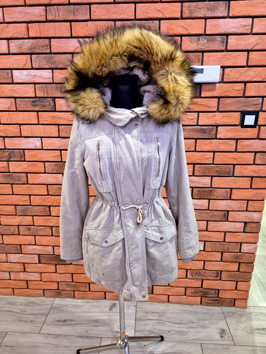 Beżowa kurtka zimowa parka