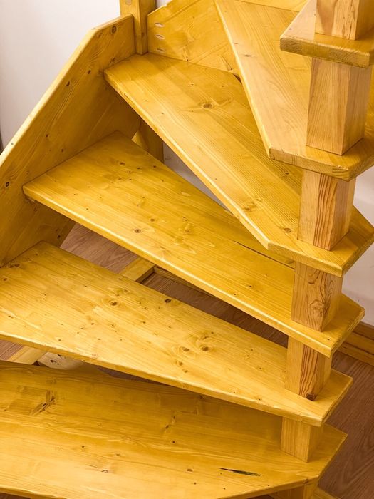 Degraus de madeira maciça por medida